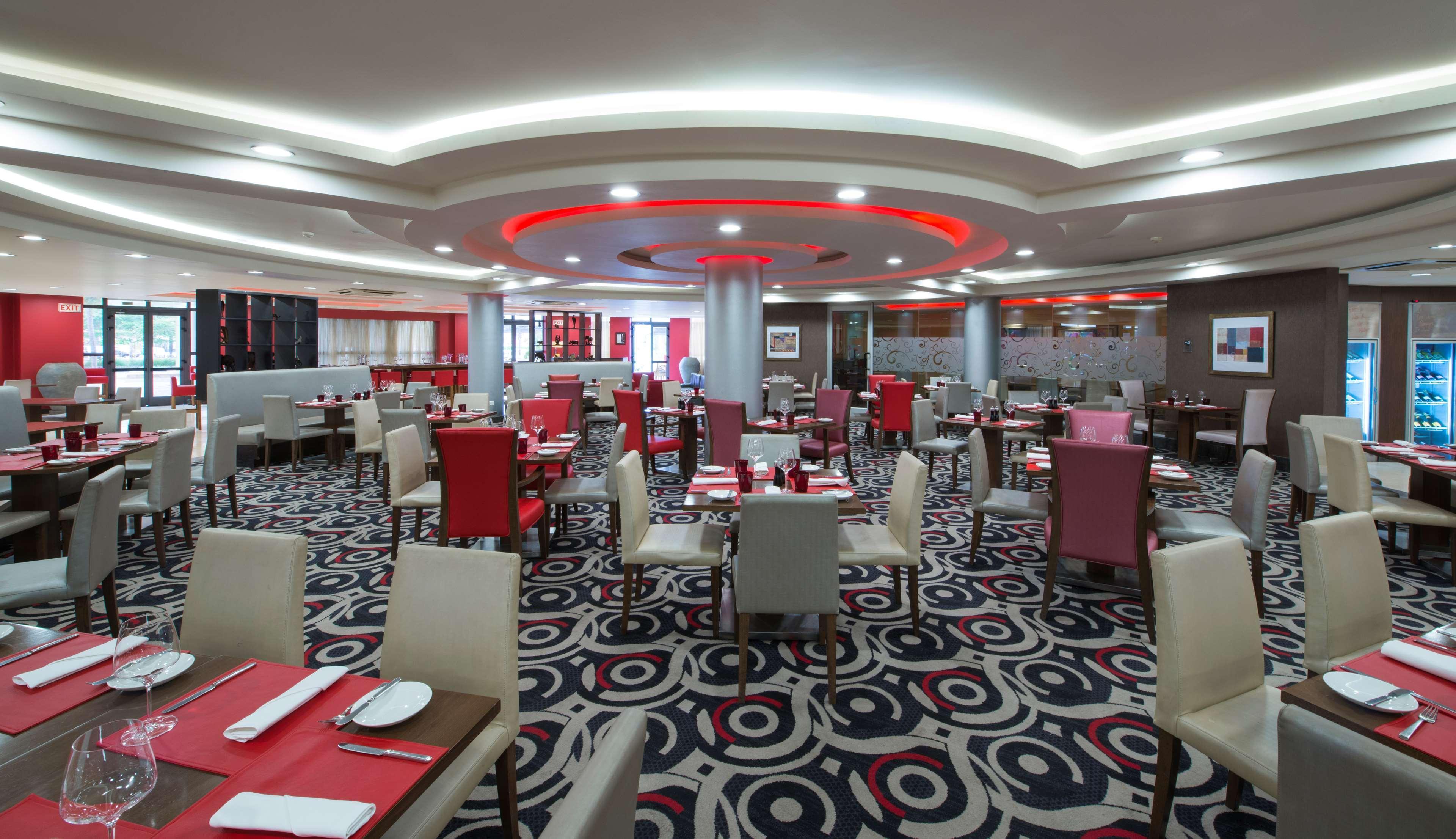 Radisson Blu Hotel Лусака Экстерьер фото Restaurant