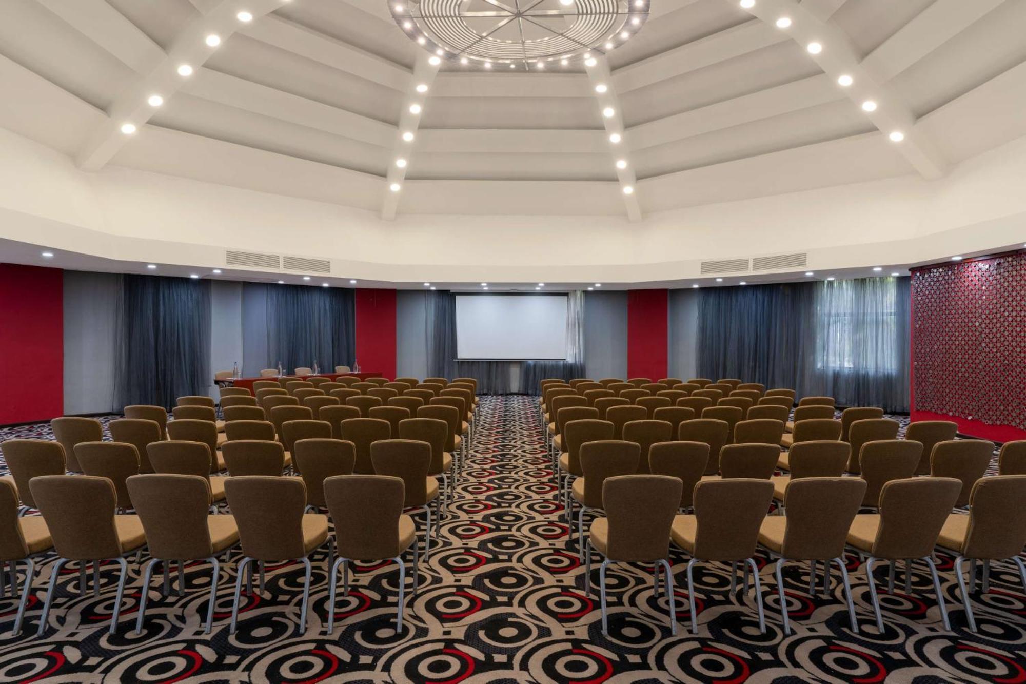 Radisson Blu Hotel Лусака Экстерьер фото The ballroom